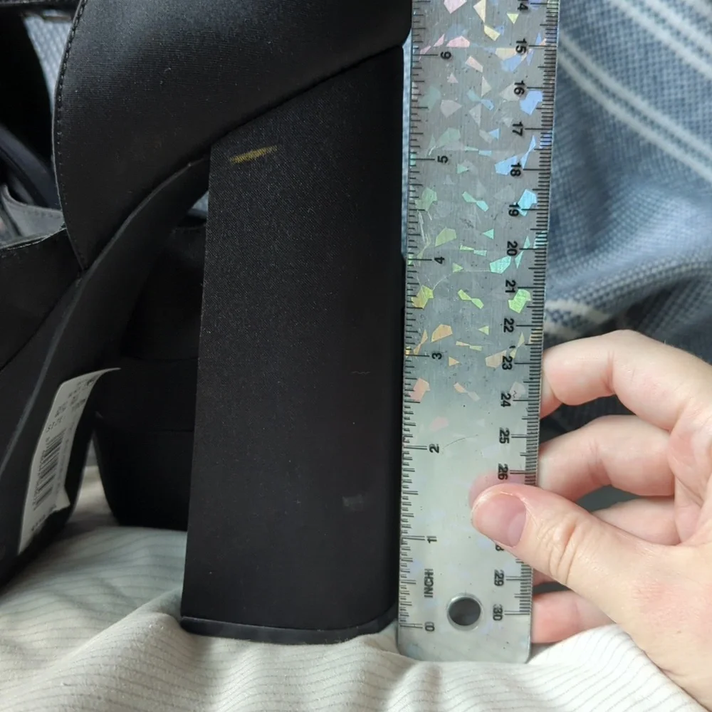 Black Gianni Bini Heels Size 8 - Picture 7 of 8